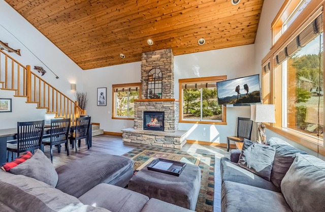 Cozy Cabin Nights+ Spa & Game Room-Pool Access+ Summer Special 3rd Nt On Us