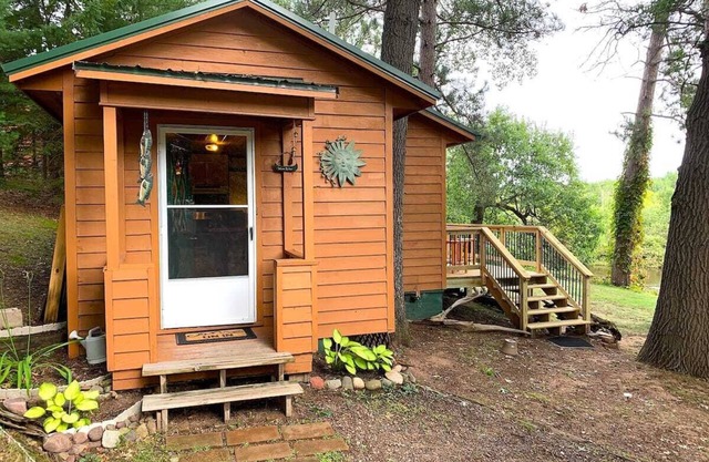 Cozy Cabin right on the Water!