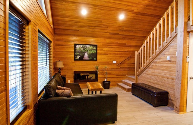 Cozy Cabin steps from the Oyster River