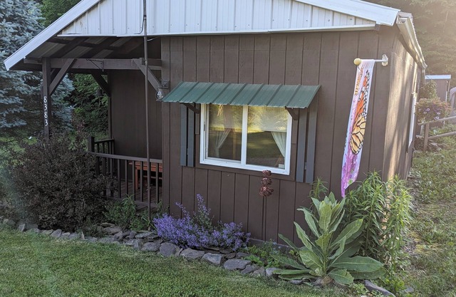 Cozy Cabin with an RV &Camper Hookup nPet Friendly nPeaceful & Relaxing