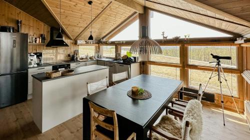 Cozy Cabin With Fantastic Mountain Views In Oppheimåsen