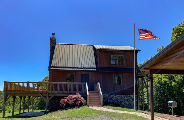 Cozy Cabin with Wi-Fi & Views @ Over the River