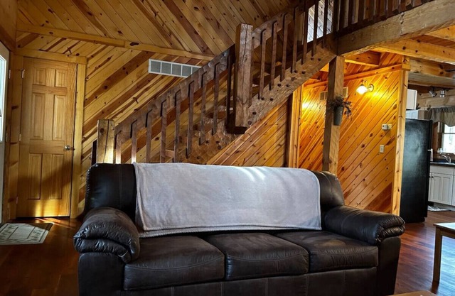 Cozy Cabin your perfect pet friendly mountain escape