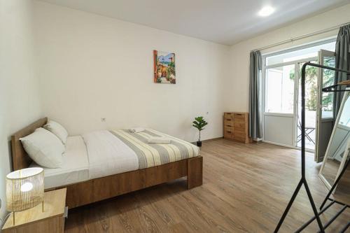 Cozy Central Apartment By Wehost