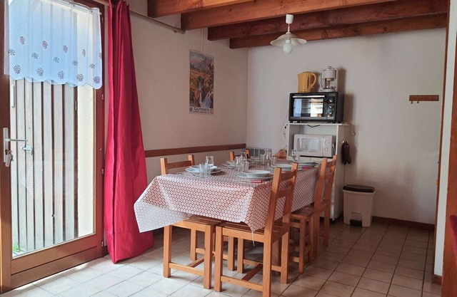 Cozy Chalet for 5, Garden, Parking, Near Lift, 37m², South-Facing