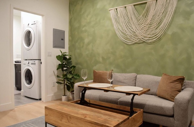 Cozy Cherry Creek Basement Suite with Private Entrance