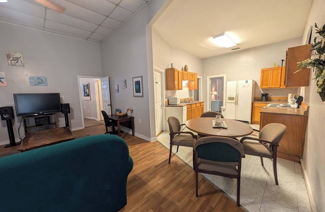 Cozy Coastal Retreat Apt Ingleside!