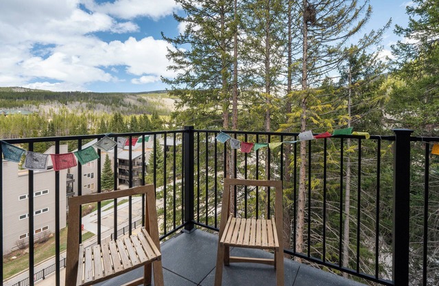Cozy condo ski-in/ski-out w/hot tub & pool