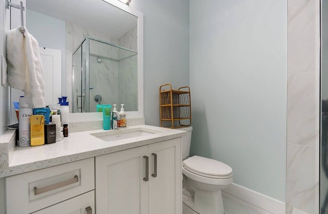 Cozy condo with AC in lovely Abbotsford