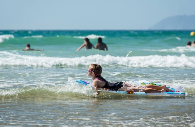 Cozy cottage by the beach with Wifi, parking and pets allowed