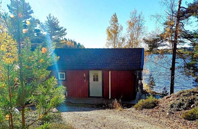 Cozy cottage by the lake, 3 pers, WIFI, private lake access, 1 bedroom