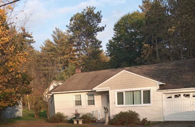 Cozy Cottage Close to Town.