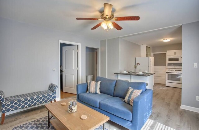 Cozy Cottage in Urbana Near The University of Illinois