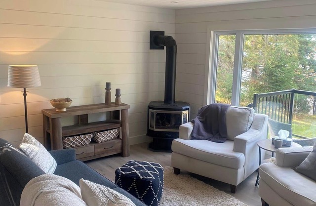 Cozy Cottage on Mary Lake