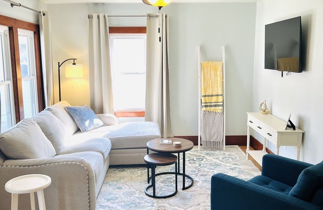 Cozy Cottage steps from the Pristine Chain O’ Lakes Waupaca