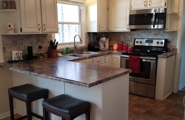 Cozy Countryside Getaway with Fast Wifi/Hot Tub