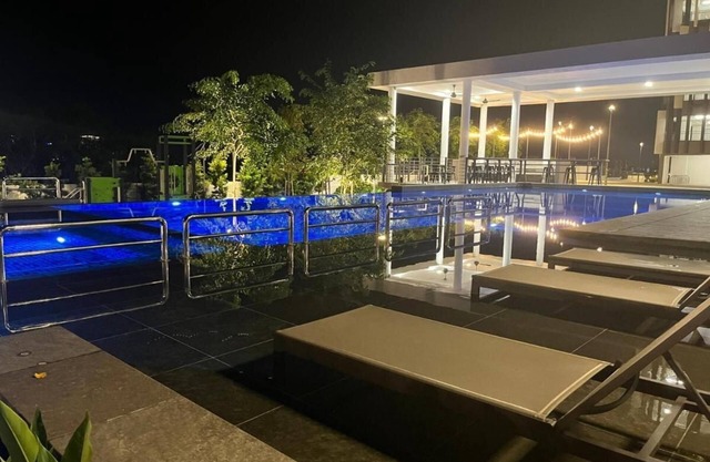 cozy family stay seaview & airport view batu maung