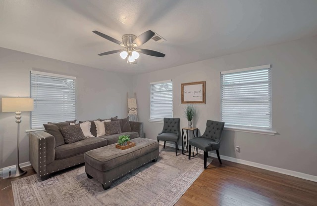 Cozy Family Stay with BBQ & Wi-Fi Near Houston