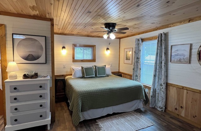 Cozy Farm Cabin🍁 FirePit Waterfall Near Blue Ridge Parkway🍁Brevard🍁Pisgah🍁Gorges