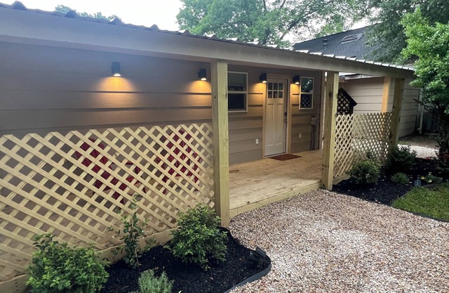 Cozy farmhouse cabin near Kilgore and Longview