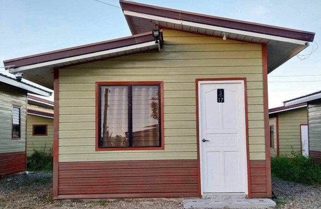 Cozy fully furnished bungalow at Olango Island!