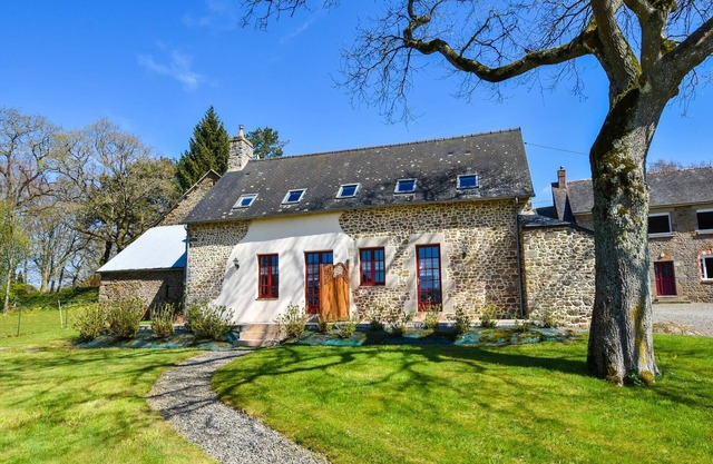 Cozy Garden Villa in Bonnemain