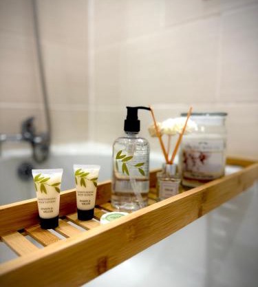 Cozy getaway in heart of warwick