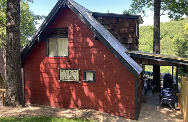 Cozy Hillside Cottage at Marble Falls - 5 miles from the upper Buffalo River.