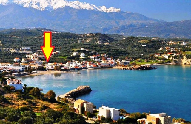 Cozy Holiday House next to Sandy BEACH, sleeps 5 ,two storey 75 m2 in Almyrida