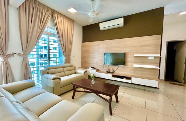 Cozy Home 1-9pax near MSU, Stadium Shah Alam Sec13