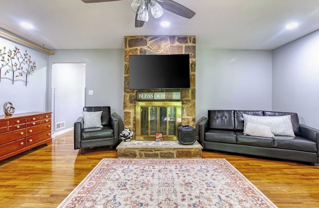 ‼️Cozy Home 4BR Newark Stay w/Yard