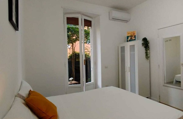 Cozy Home Apartment Accommodation within walking distance of the center of Rome.