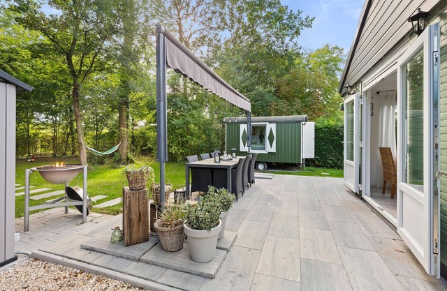 Cozy home in Baarland with WiFi