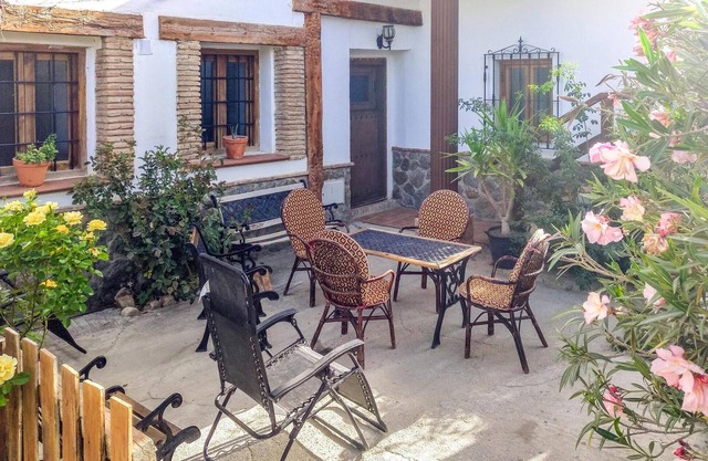 Cozy home in Baza with WiFi