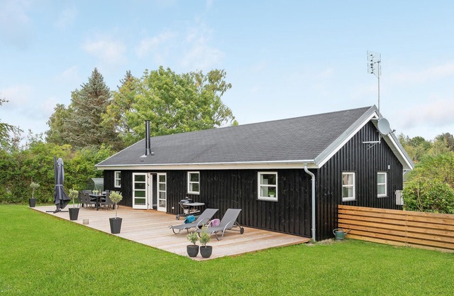 Cozy home in Bogø By with WiFi
