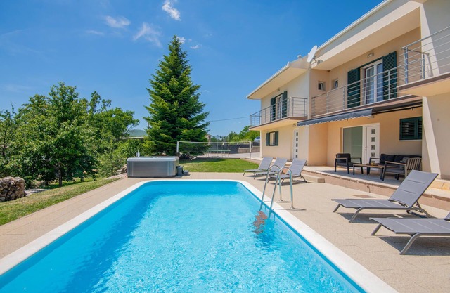 Cozy home in Cista Velika