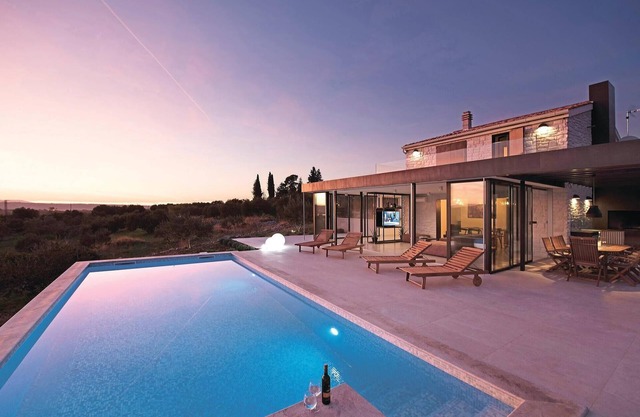 Cozy home in Donje Polje with WiFi