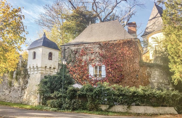 Cozy home in Gennes with kitchen