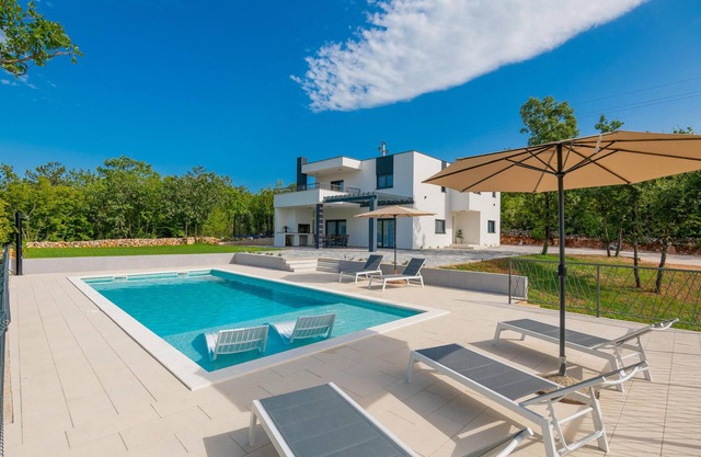 Cozy home in Grubine with WiFi