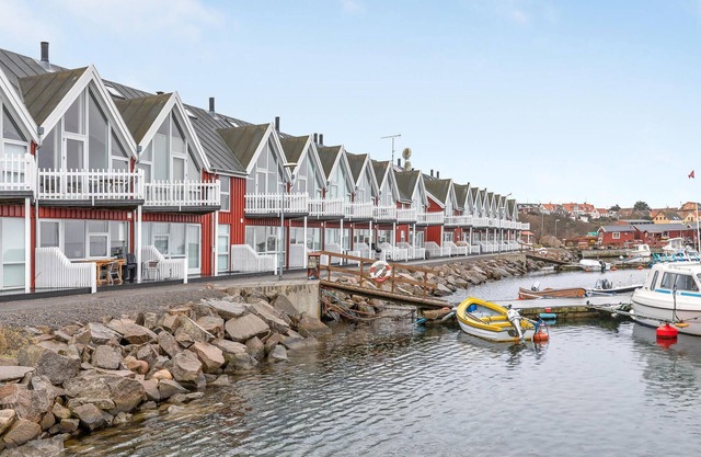 Cozy home in Hasle with house sea view