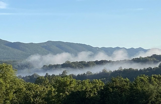Cozy Home in Luray: Perfect for Hiking, Fishing, and Camping Lovers!