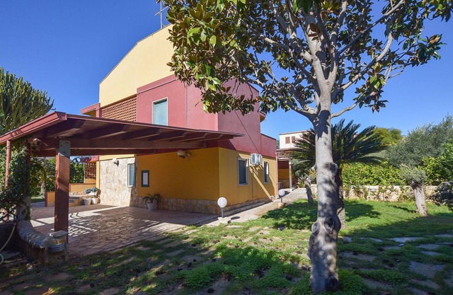 Cozy home in Marina di Modica with WiFi