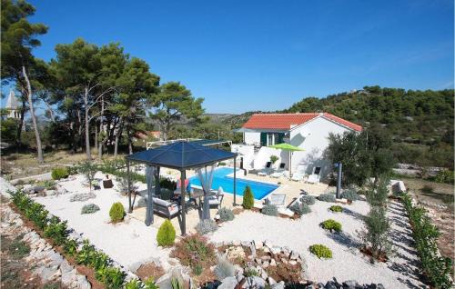 Cozy Home In Nerezisca With Wifi