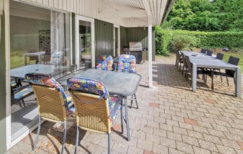 Cozy Home In Spøttrup With Wifi