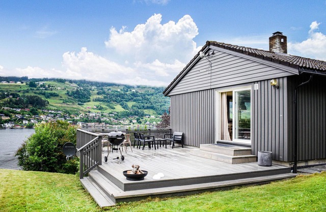 Cozy home in Ulvik with WiFi