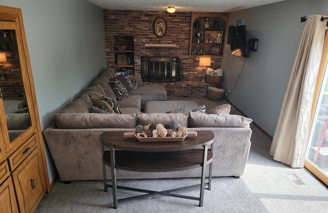 Cozy home in West Omaha with plenty of wildlife for a weekend or a month