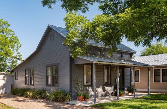 Cozy Home Nr DT River Walk, Alamo | WiFi Yard BBQ