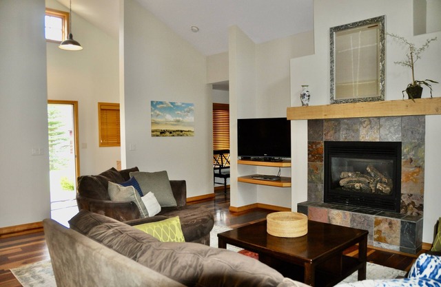Cozy Home with air conditioning and a Teton View!