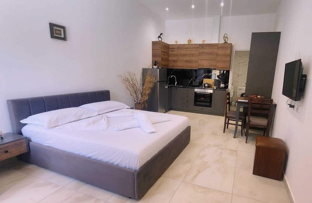 Cozy hotel with 1 bedroom and WiFi, AC in pleasant Golem