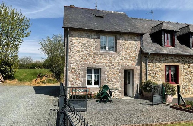 Cozy house in Gratot, up to 4 pers, with fireplace and terrace